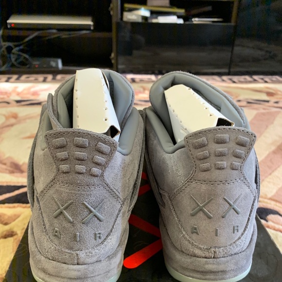 Jordan Retro 4 KAWS - Picture 2 of 8